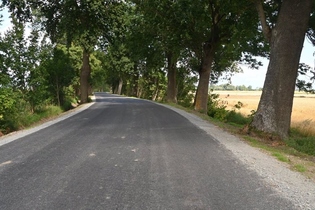droga powiatowa w wisniowce po przebudowie. inwestycja za ponad 2 mln zl zakonczona
