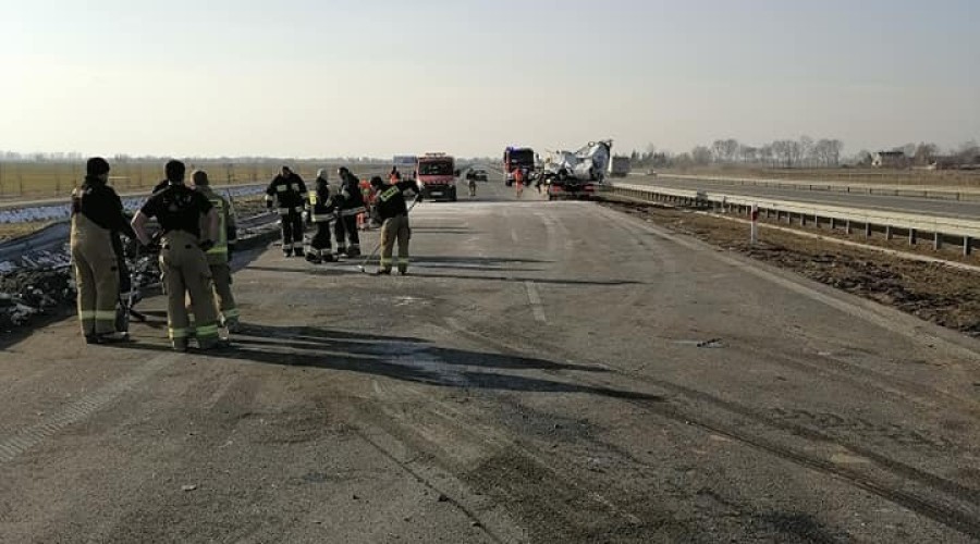 wypadek ciężarówek na S7 (1)