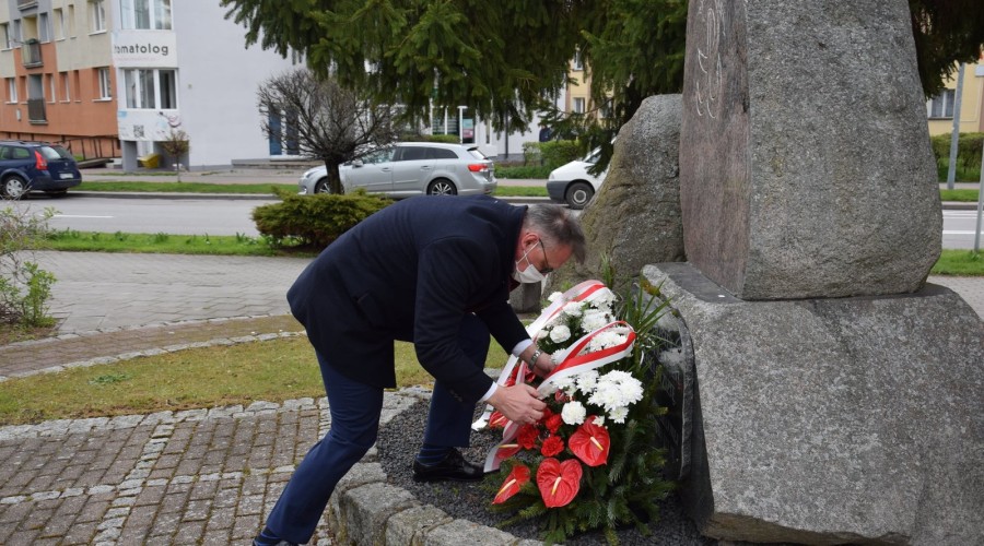 3 Maja. Symboliczne złożenie kwiatów.4