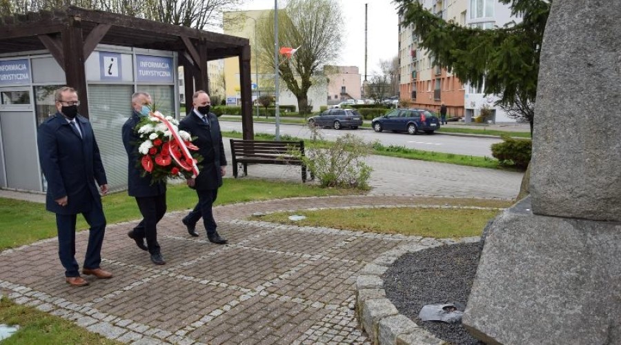 3 Maja. Symboliczne złożenie kwiatów.8