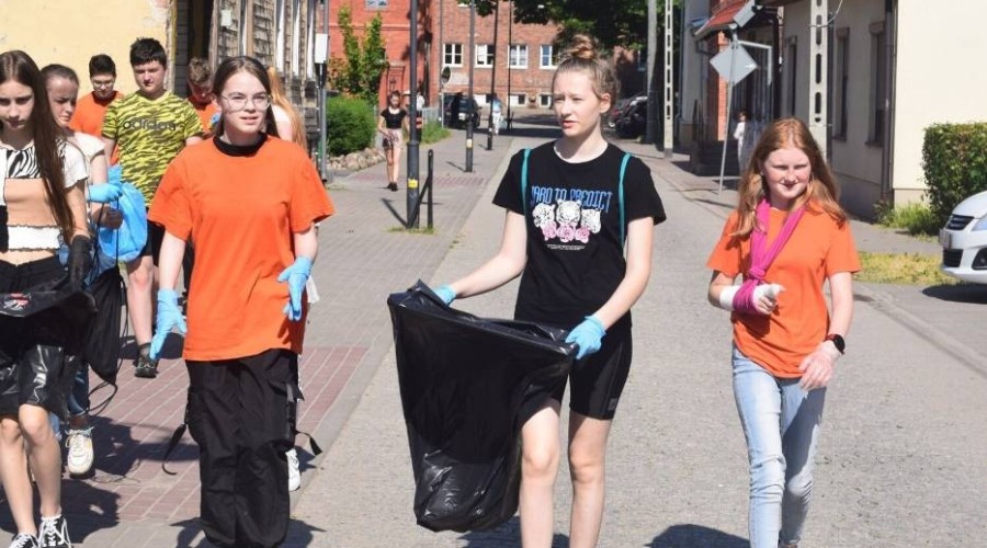 Akcja sprzątania Nowego Dworu Gdańskiego. 