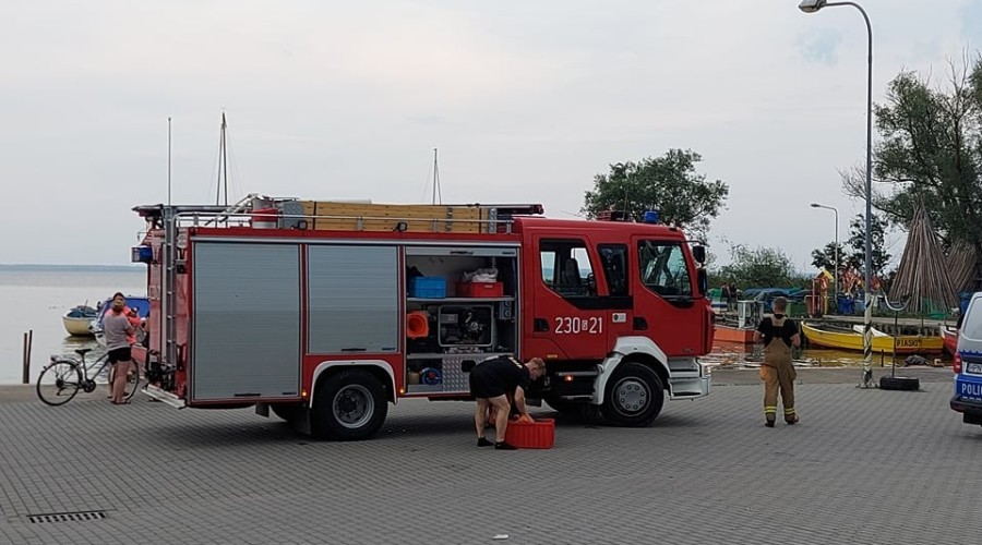 wypadł za burtę zalew wiślany (8)