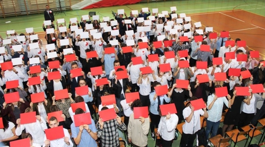 Nowy Dwór Gd. Utworzyli biało-czerwoną flagę dla Niepodległej  (11)