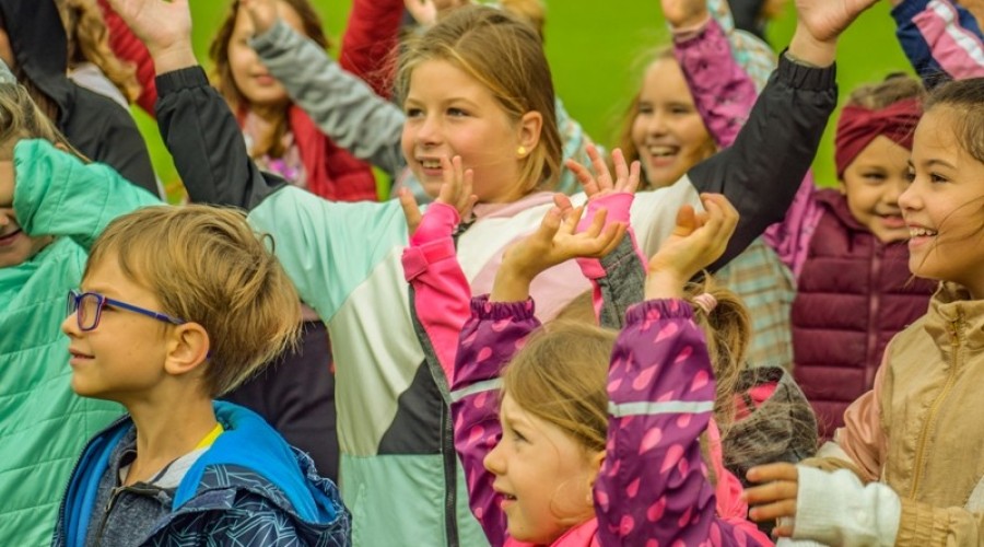 Otwarcie placu zabaw i festyn rodzinny w Tujsku (1)