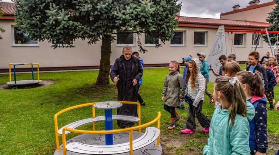 Otwarcie placu zabaw i festyn rodzinny w Tujsku (41)