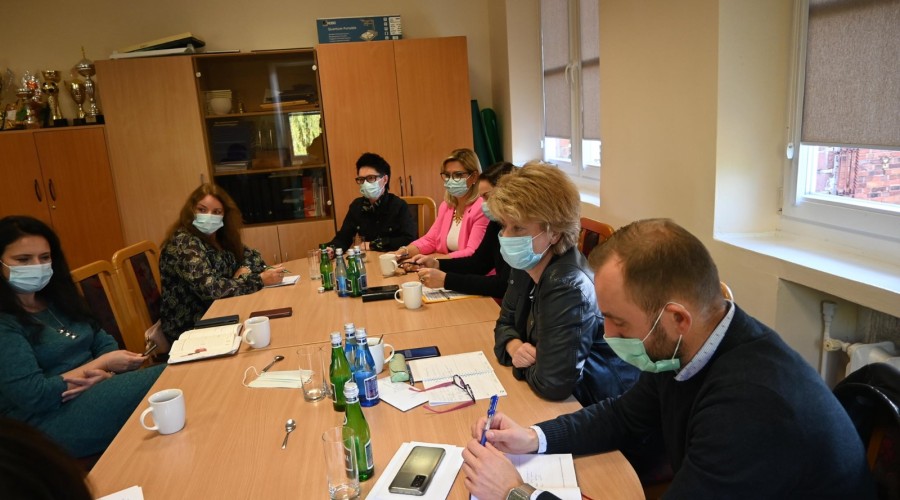 Robocze spotkanie z dyrektorami jednostek oświatowych powiatu nowodworskiego.