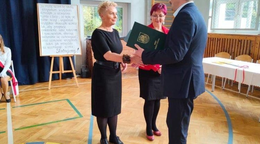 Stegna. Dzień Edukacji Narodowej i pasowanie uczniów (10)