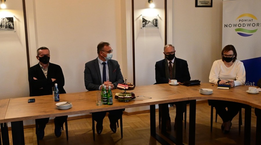 starostwo powiatowe nowy dwór gdański, Jacek Gross starosta, Barbara Ogrodowska starosta, powiat nowodworski inwestycje, 14