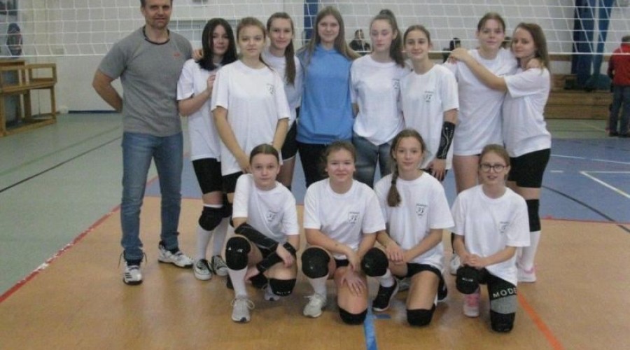 Wznowione rozgrywki Miejskiej Ligi Piłki Siatkowej Kobiet 202122010110