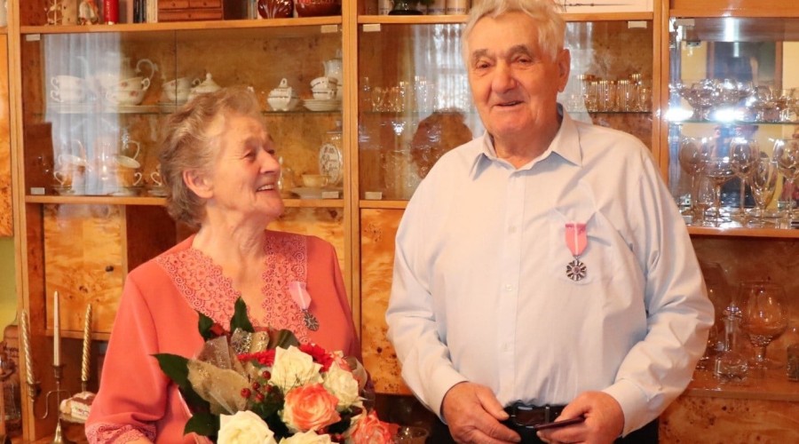 Życzenia  Państwu Hildegardzie i Feliksowi Koszelakom (2)