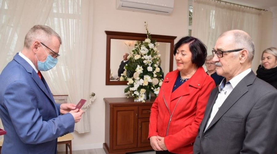 Państwo Wanda i Ryszard Miszewscy świętują Złote Gody2