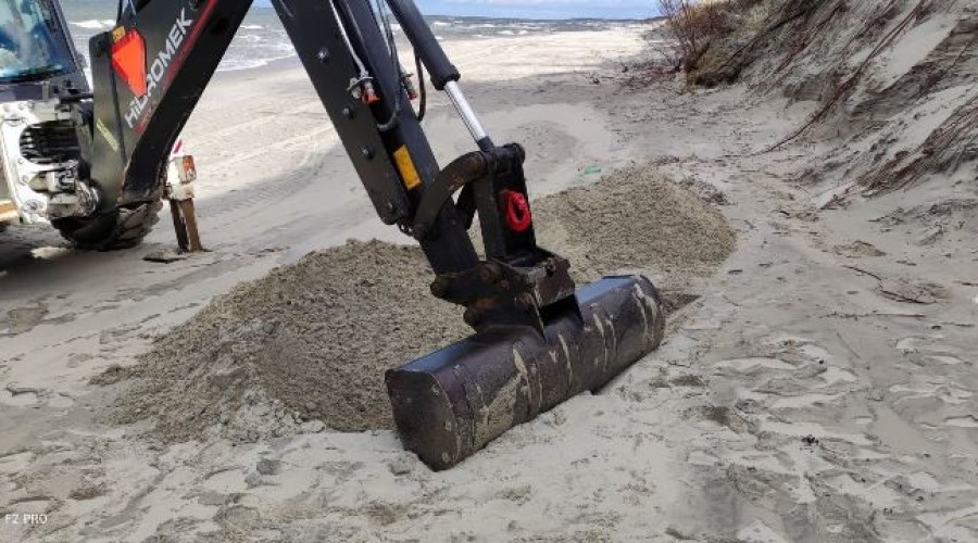 Żołnierze dokonali zniszczenia  miny morskiej  (3)