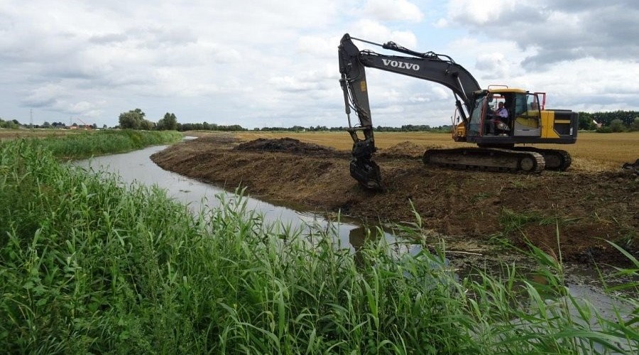 Powstają wrota sztormowe na rzece Tudze (3)