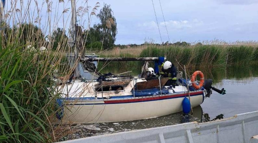 pożar jachtu na zalewie wiślanym