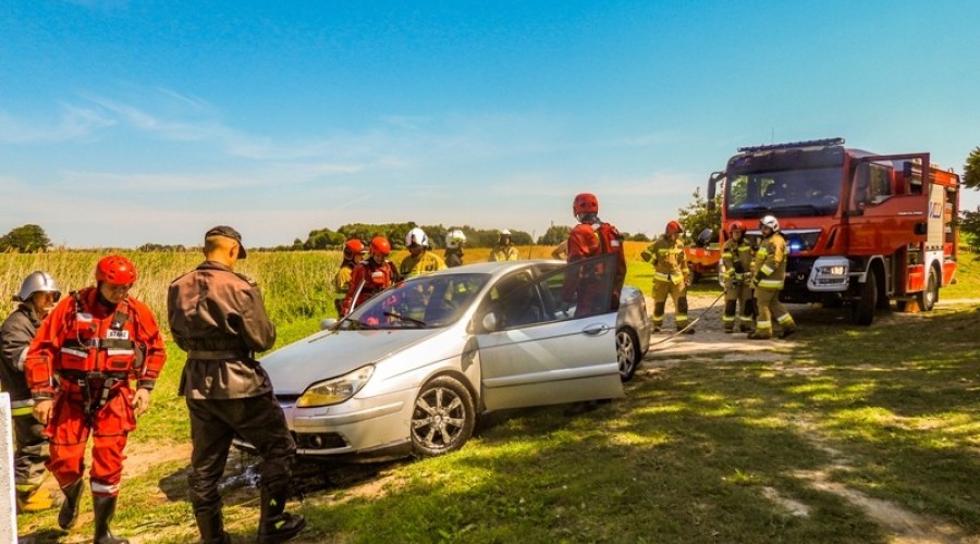 auto w rzece. Wiśniówka.6