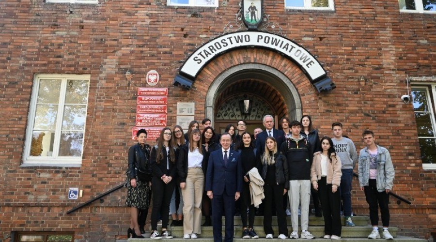 Nowy Dwór Gdański. Spotkanie Marszałka Senatu RP Tomasza Grodzkiego z młodzieżą. 07