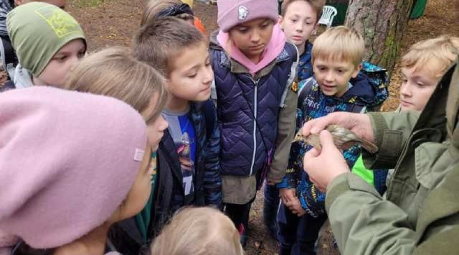 Jantar. Spotkanie uczniów z ornitologami ze stację terenowej Akcji Bałtyckiej.01