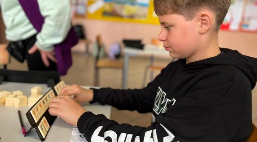 Oliwier Demidiuk zwycięzcą III turnieju Rummikub w Mikoszewie01