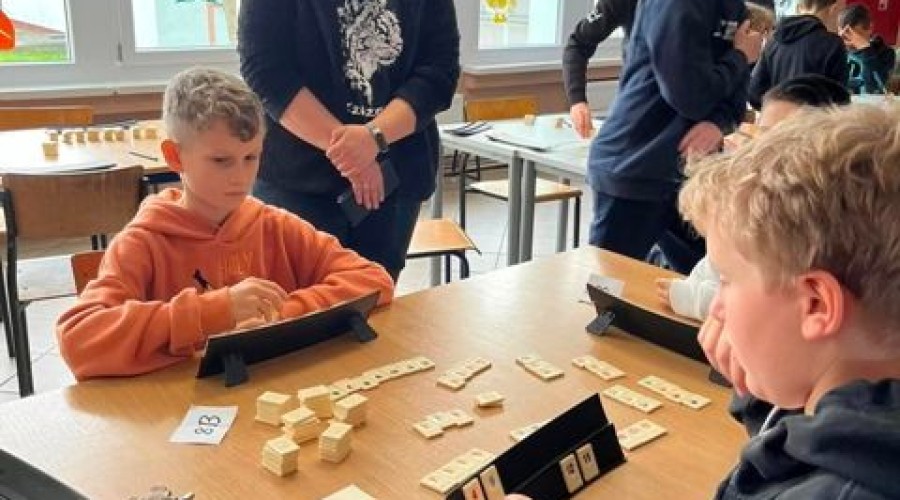 Oliwier Demidiuk zwycięzcą III turnieju Rummikub w Mikoszewie06