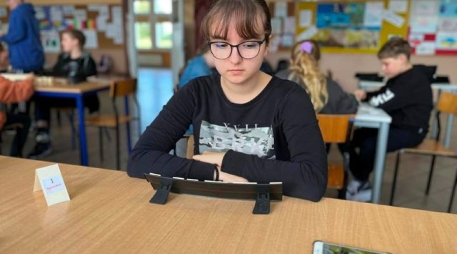 Oliwier Demidiuk zwycięzcą III turnieju Rummikub w Mikoszewie08