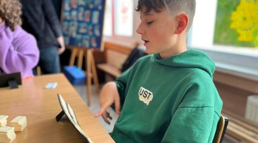 Oliwier Demidiuk zwycięzcą III turnieju Rummikub w Mikoszewie15