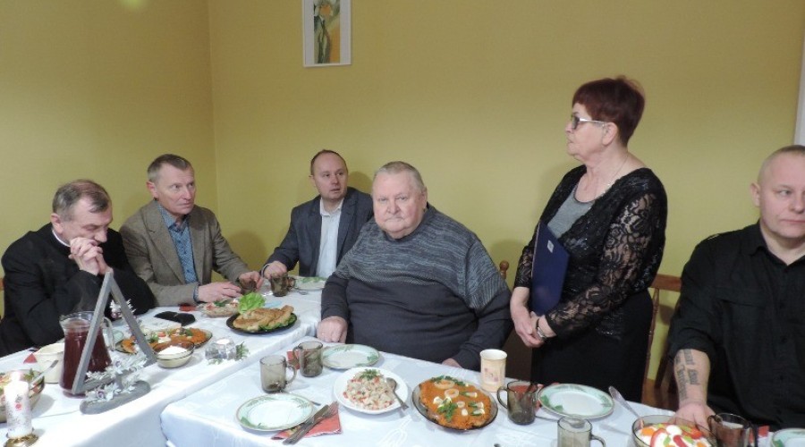 Wigilijne spotkanie uczestników Warsztatów Terapii Zajęciowej.  (16)