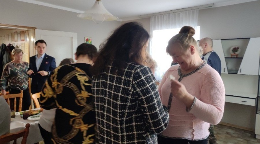 Wigilijne spotkanie uczestników Warsztatów Terapii Zajęciowej.  (18)