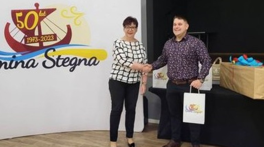 Wręczenie nagród za projekt znaku graficznego z tytułu obchodów 50 -lecia Gminy Stegna 2