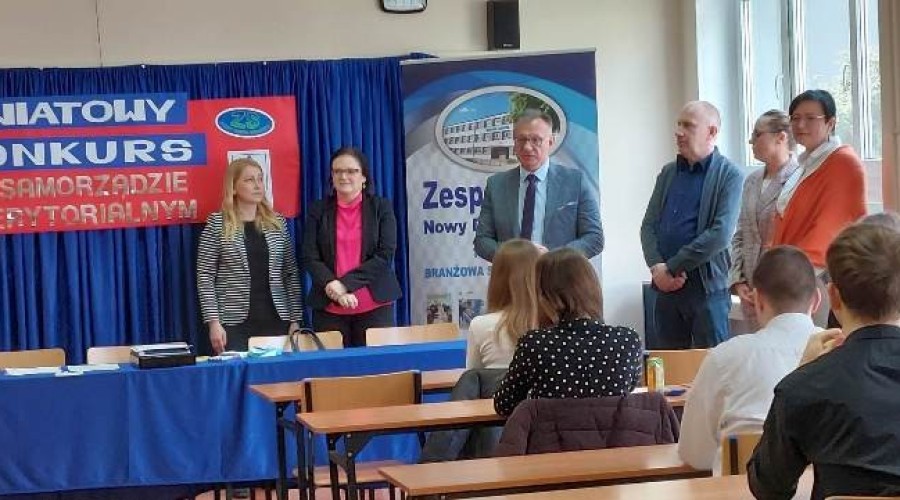 Sprawdzian z wiedzy o samorządzie w Zespole Szkół na szczeblu powiatowym. (2)