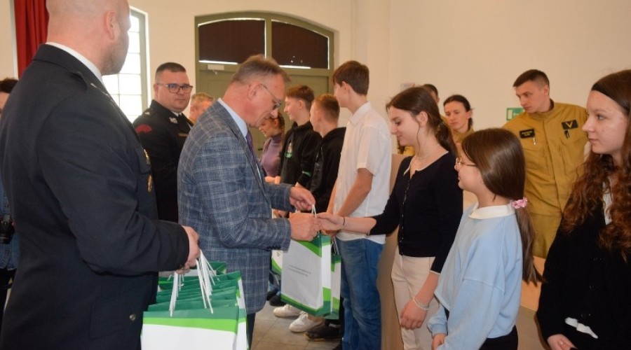 mlodzież zapobiega pożarom (11)