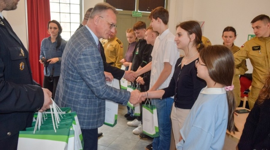 mlodzież zapobiega pożarom (12)