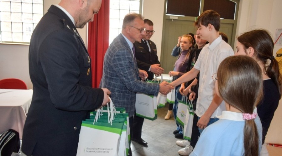 mlodzież zapobiega pożarom (13)