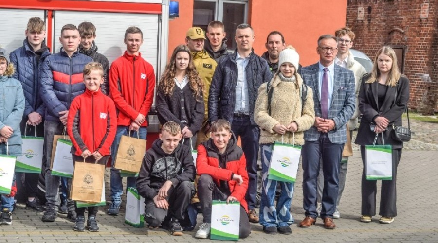 mlodzież zapobiega pożarom (2)