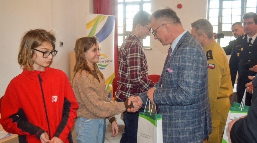 mlodzież zapobiega pożarom (26)