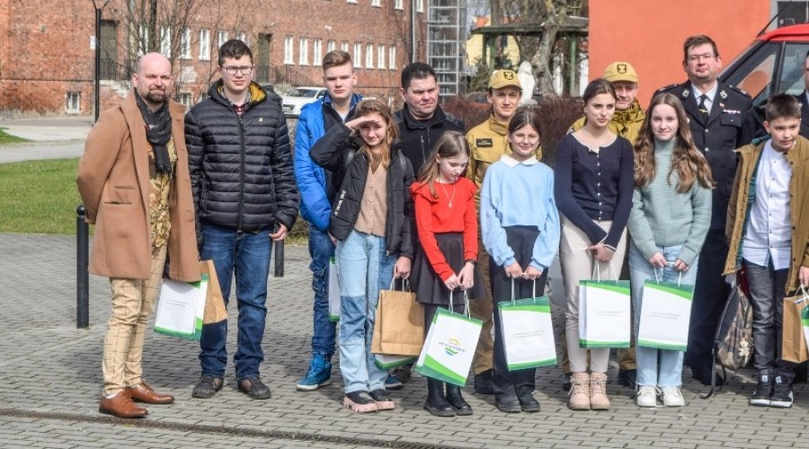 mlodzież zapobiega pożarom (5)