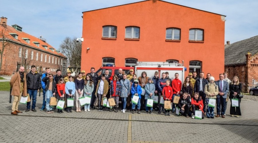 mlodzież zapobiega pożarom (6)