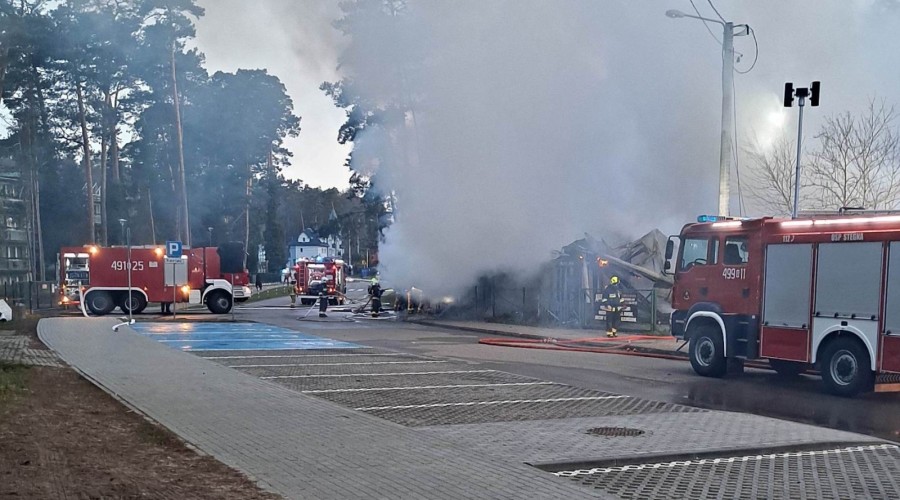 pożar baru w stegnie  (4)