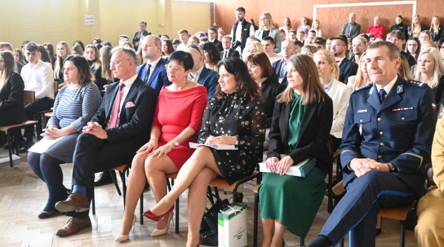 pozegnanie absolwentow zespolu szkol nowy dwor gd03