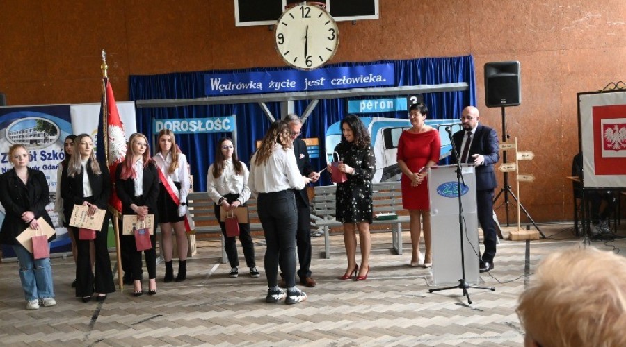 pozegnanie absolwentow zespolu szkol nowy dwor gd15