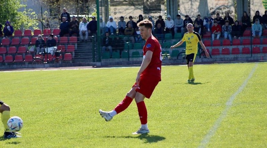 Zawodnicy z Nowego Dworu przegrywają po zaciętym pojedynku z drużyną ze Skarszew (30)