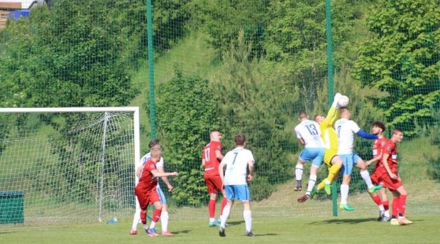 Niestety przegrywamy spotkanie z drużyną KS Skorzewo.04