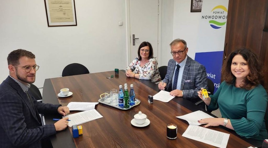 Umowa na przebudowę kolejnego odcinka drogi powiatowej w Płoninie podpisana3