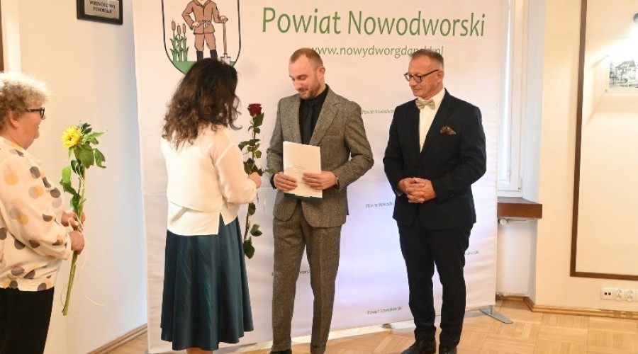 Nagrody dla wybitnych edukatorów z Powiatu Nowodworskiego05