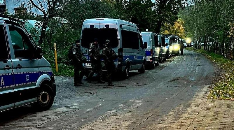 Policjanci prowadzą poszukiwania 44 letniego Grzegorza Borysa podejrzewanego o zabójstwo 6-letniego chłopca. 07