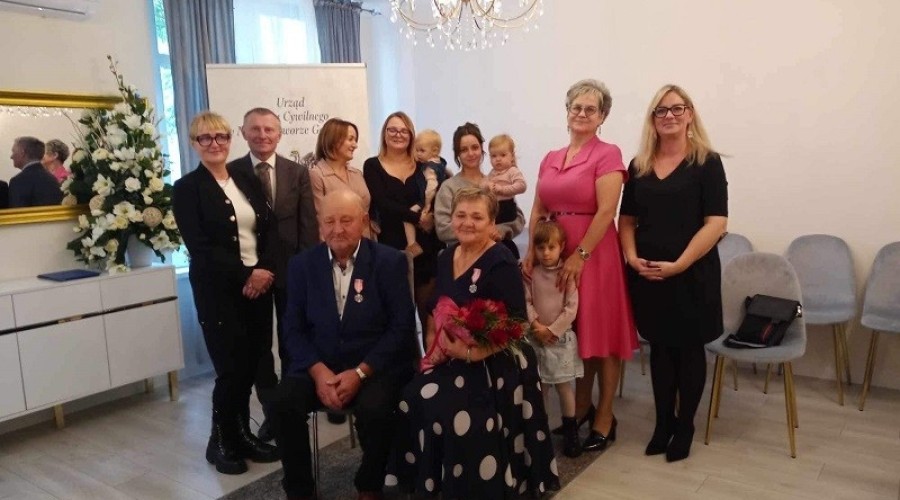 Państwo Grażyna i Adam Sałek świętują 50-lecie pożycia małżeńskiego.