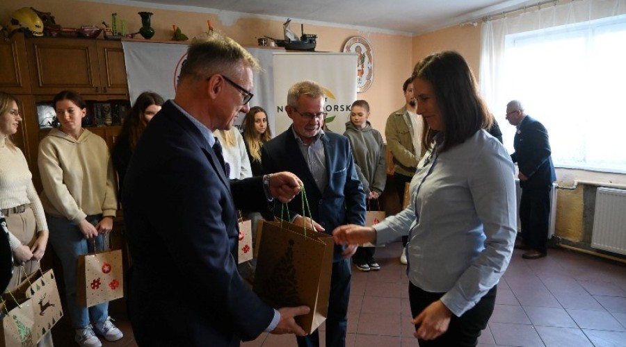 Młoda Krew Ratuje Życie. Pod Honorowym Patronatem Starosty Nowodworskiego. (5)