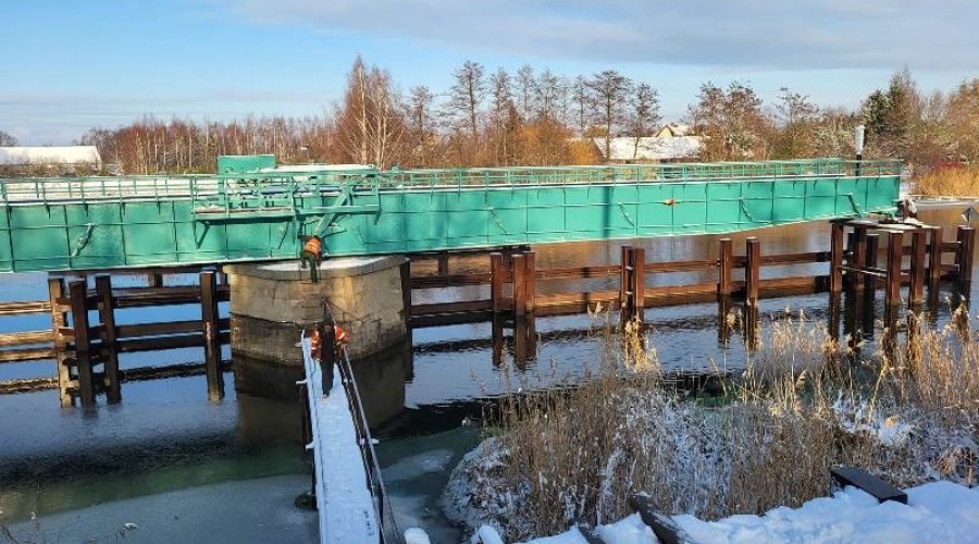 Remont zabytkowego, obrotowego mostu kolejowego w Rybinie zakończony (7)
