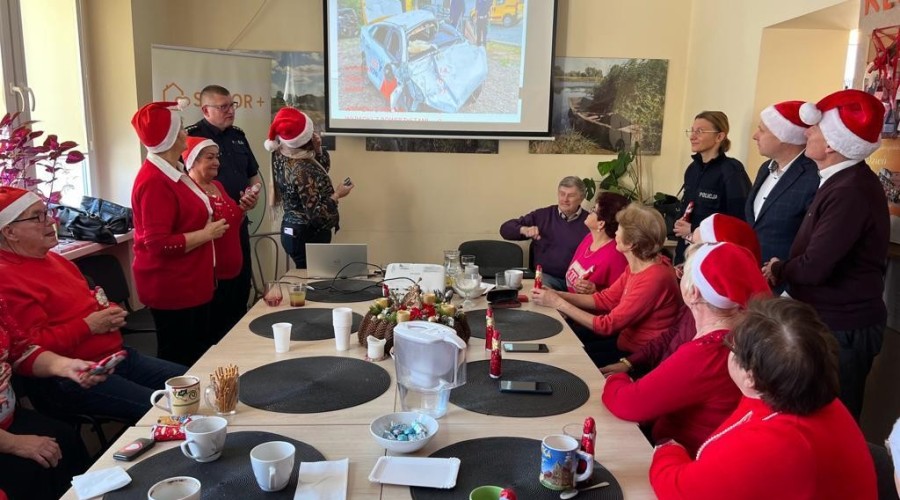 Bezpieczeństwo seniorów oraz bezpieczeństwo w ruchu drogowym głównymi tematami debaty w Nowym Dworze Gdańskim (1)