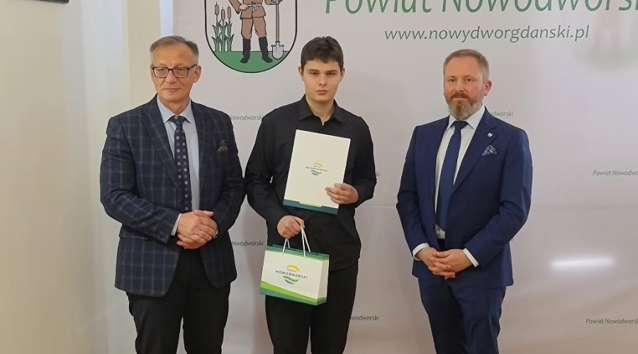 Nagrody sportowe Powiatu Nowodworskiego wręczone. (13)