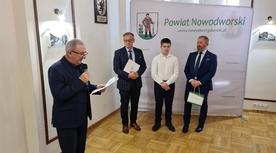 Nagrody sportowe Powiatu Nowodworskiego wręczone. (15)